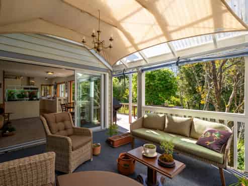 25 Teal Valley Road, Hira