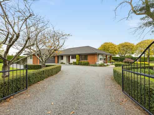 98 Crystall Road, Pakipaki