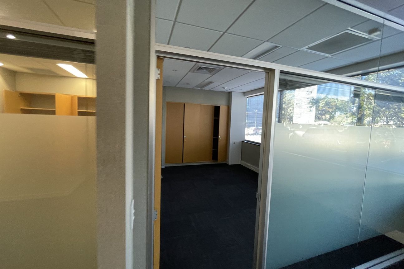 Spacious Ground Floor Office + Carparks - Altro