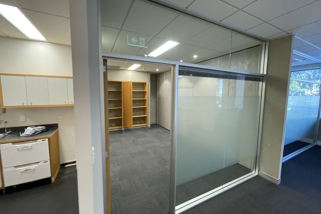 Spacious Ground Floor Office + Carparks - Vista 5