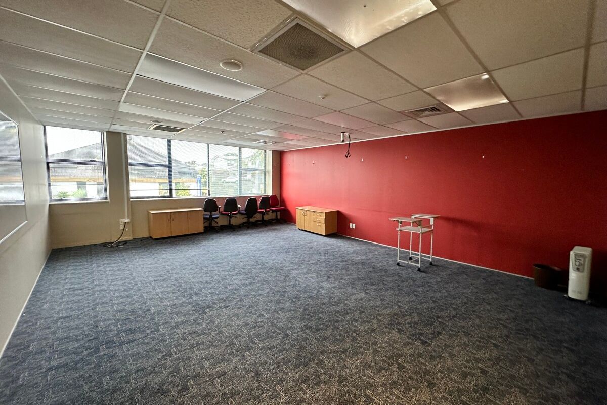 Quality First Floor Office Premises - Több