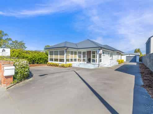 52 Shirley Road, Shirley