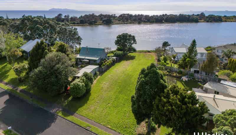 22 Pohutukawa Drive, Athenree
