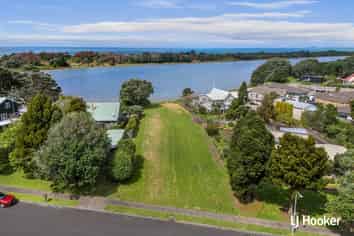 22 Pohutukawa Drive, Athenree
