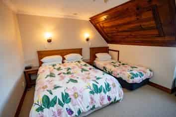 Oak Lodge Bed and Breakfast 