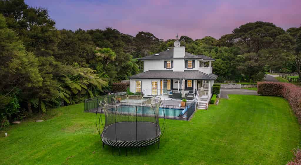 33 Cochran Road, Oratia, Waitakere City For Sale realestate.co.nz
