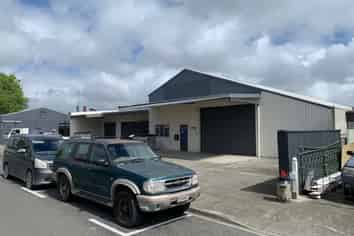Industrial Workshop in the Centre of Hastings