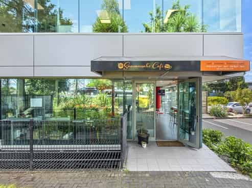 Vacant Café with extra income stream