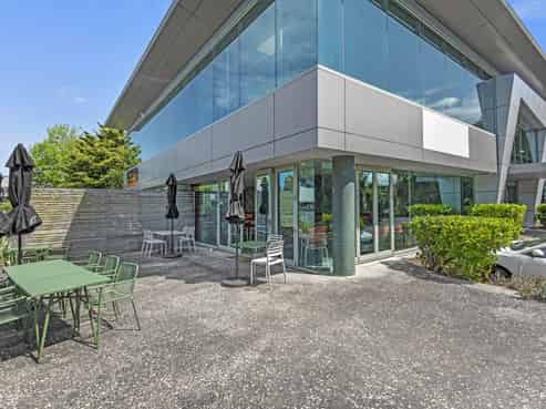 Vacant Café with extra income stream