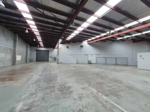1,728sqm of affordable office + warehouse 