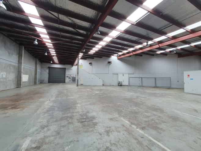 1,728sqm of affordable office + warehouse 