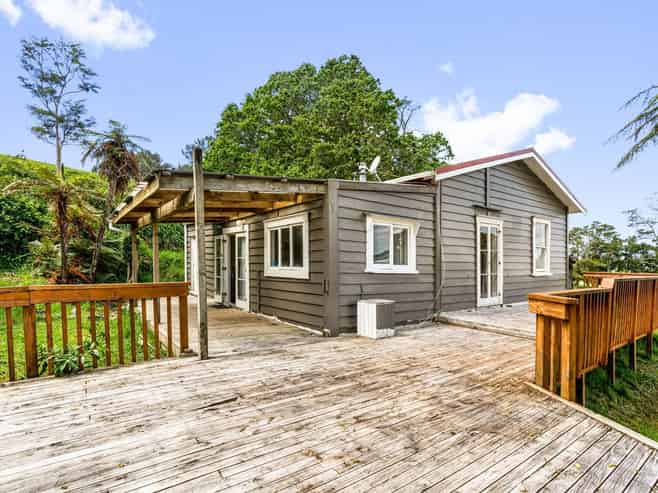  1043A Whananaki North Road, Hikurangi