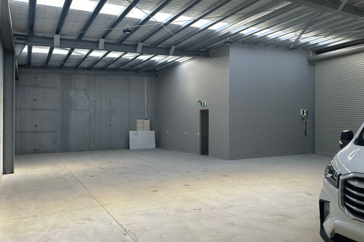 New High Spec Warehousing - Fler