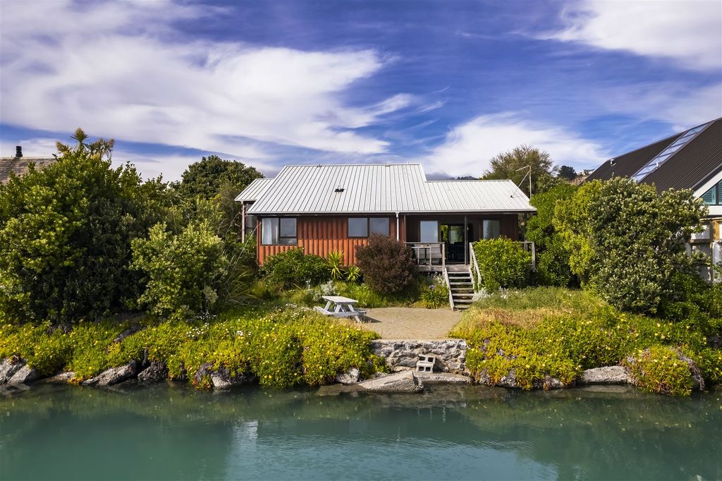 Property value 11 Beachville Road, Redcliffs realestate.co.nz