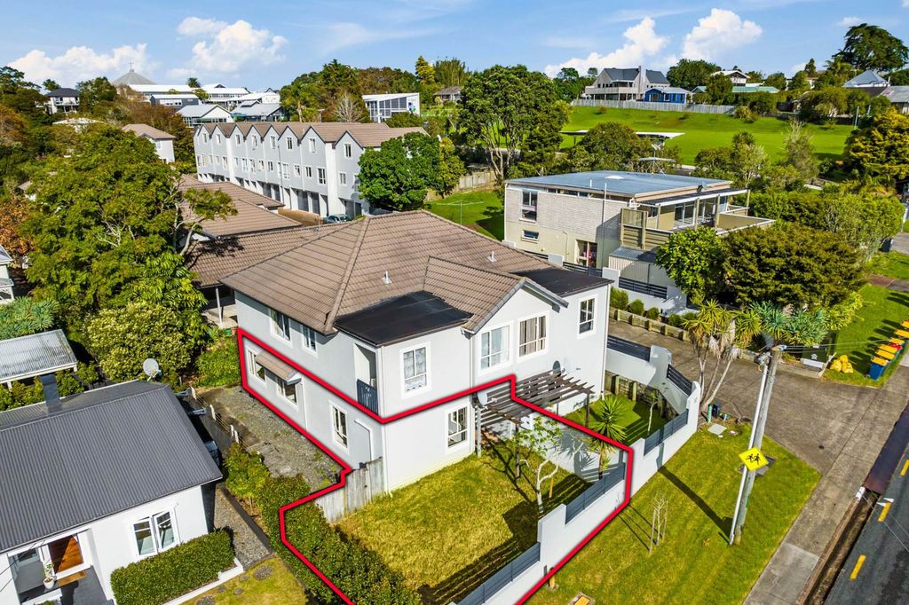 Sold 2/57 Gladstone Road, Northcote realestate.co.nz