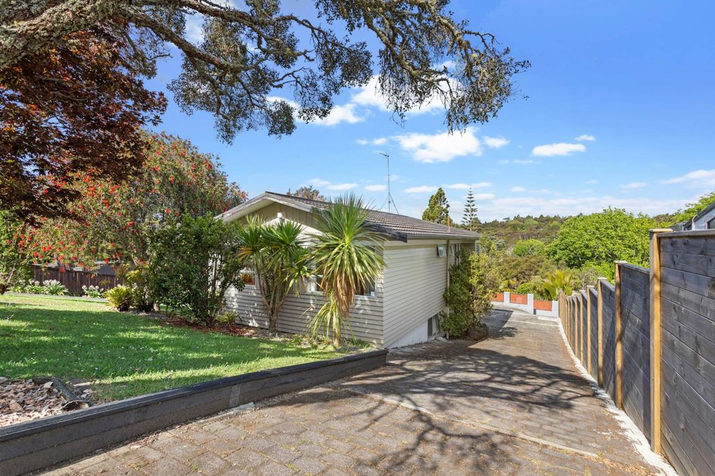 Property value 61 Daffodil Street, Titirangi realestate.co.nz