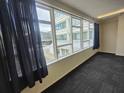 Tidy, affordable office