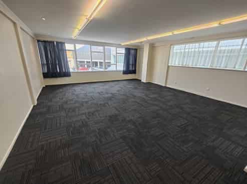 Tidy, affordable office