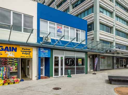 Tidy, affordable office
