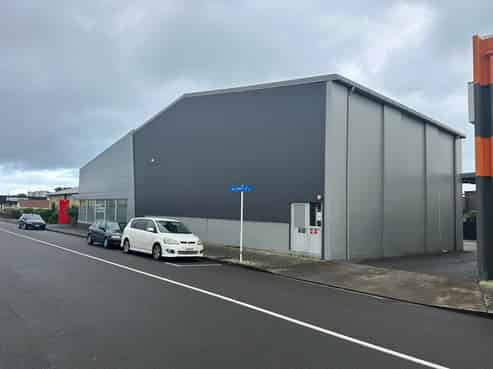 High Profile Warehouse/Showroom