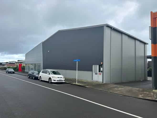 High Profile Warehouse/Showroom