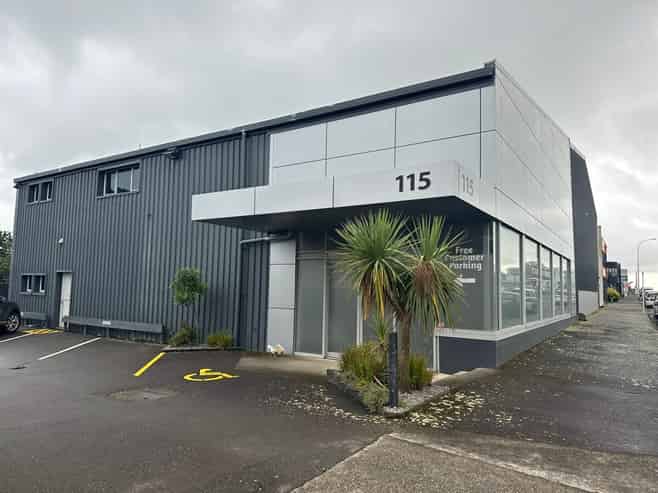 High Profile Warehouse/Showroom