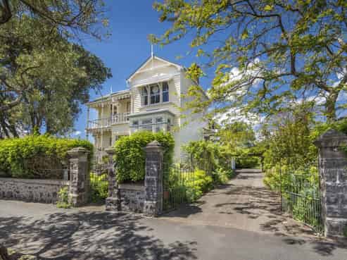 42 Cheltenham Road, Devonport