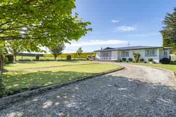 220 North Makarewa Grove Bush Road, Makarewa