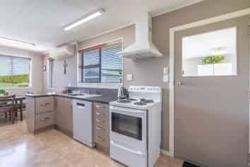 220 North Makarewa Grove Bush Road, Makarewa