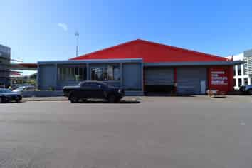 Standalone industrial warehouse in Kingsland 