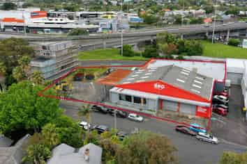 Standalone industrial warehouse in Kingsland 