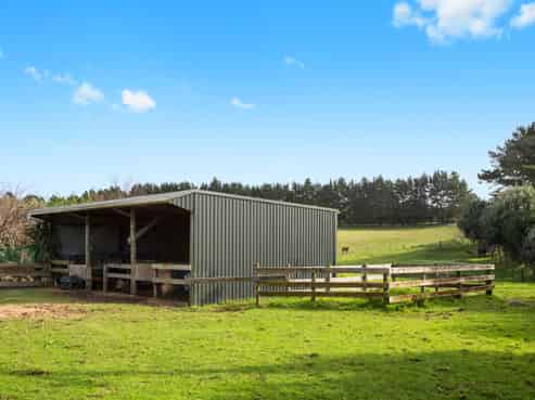 404 Awhitu Central Road, Awhitu