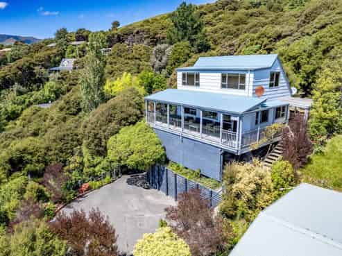 33 Kingfisher Road, Takamatua