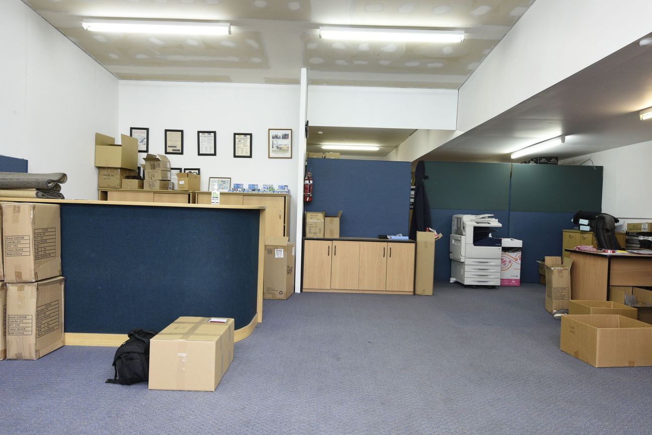 Commercial Development Opportunity in Mosgiel - Більше