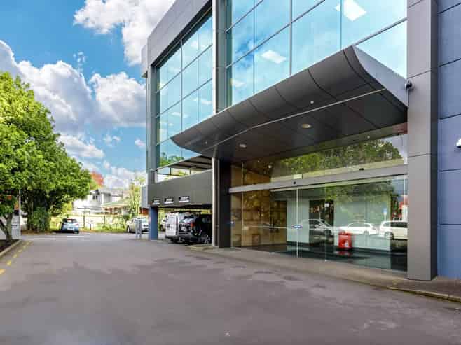 HIGH EXPOSURE OFFICE IN THE HEART OF GREENLANE!
