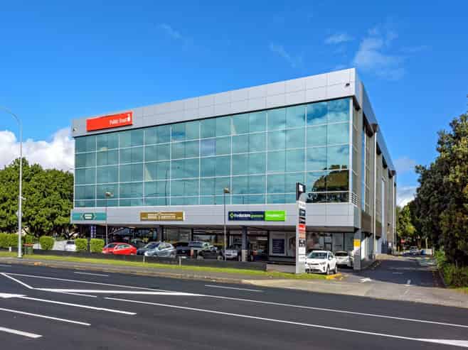 HIGH EXPOSURE OFFICE IN THE HEART OF GREENLANE!
