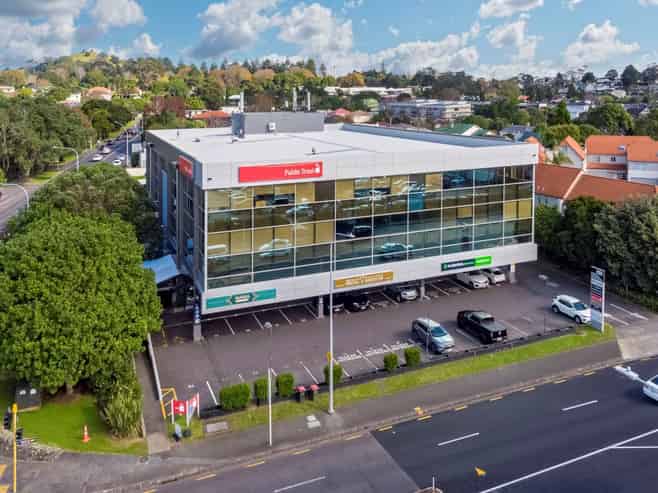 HIGH EXPOSURE OFFICE IN THE HEART OF GREENLANE!
