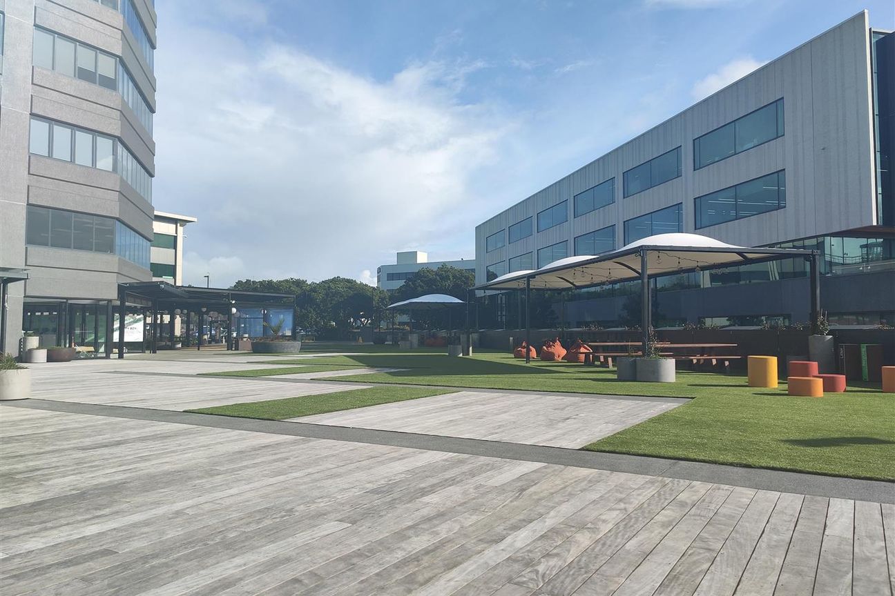 Office in Central Park Corporate Centre! - Mehr