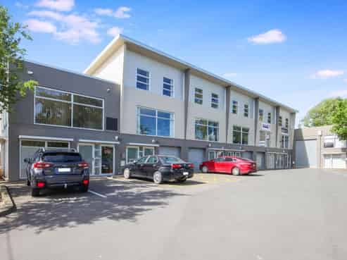 26 Raycroft Street, Waltham