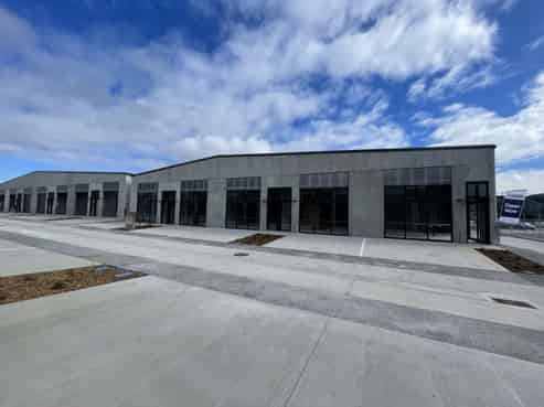 Versatile retail/office space