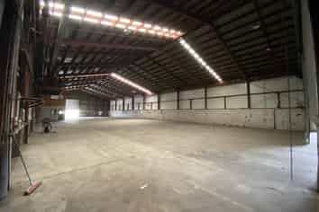 Prime drive-through industrial warehouse