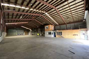 Prime drive-through industrial warehouse