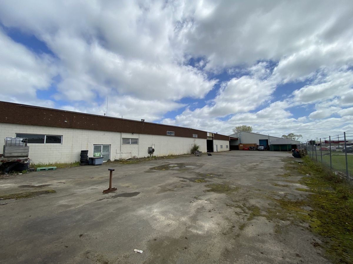 Prime drive-through industrial warehouse - Mehr