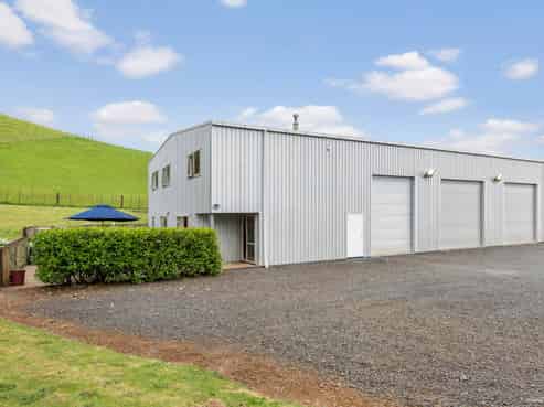 714 Highway 22, Pukekawa