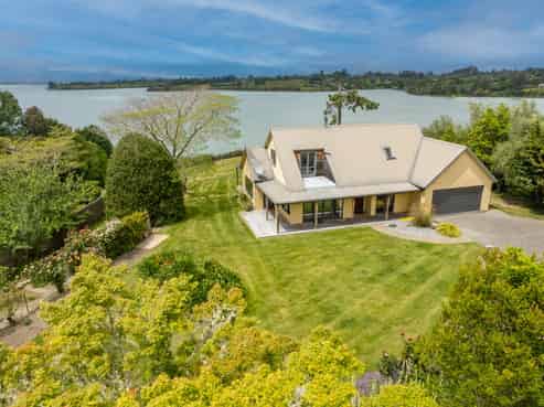 98 Bronte Road East, Mahana