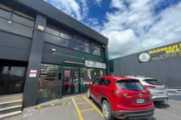 CBRE - Ground Floor Office With Profile