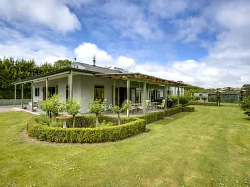 39 Algernon Road, Longlands