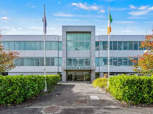 SUPERBLY PRESENTED OFFICES
