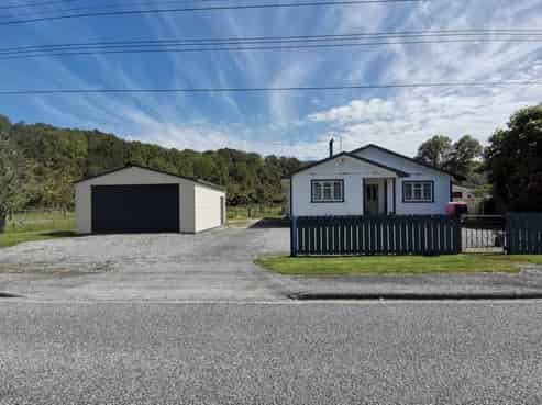667 Taylorville Road, Taylorville