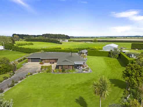 2923 State Highway 1, Sanson